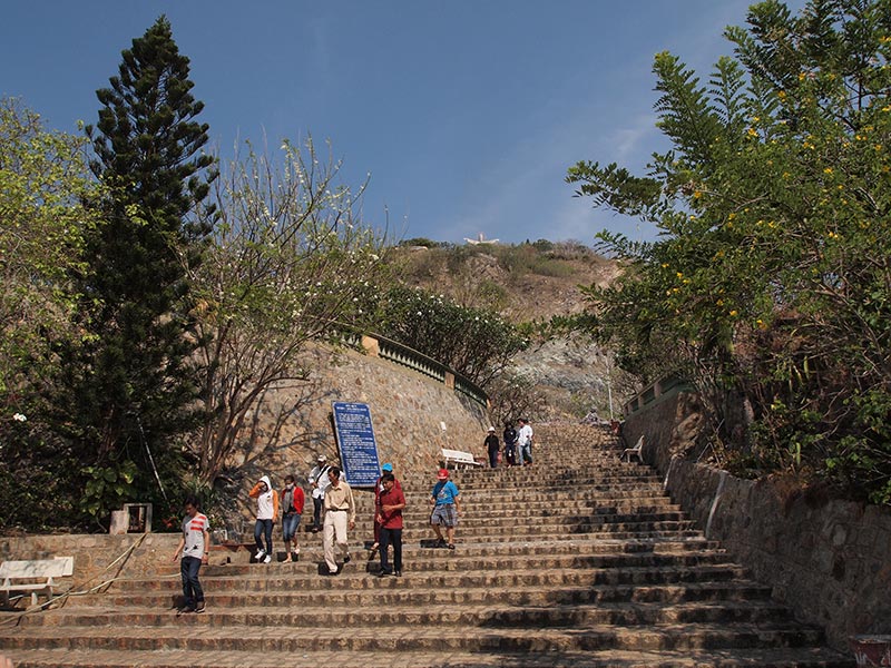 ブンタウのキリスト像展望台の階段