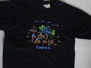 ベトナムお土産のTシャツ（刺繍）