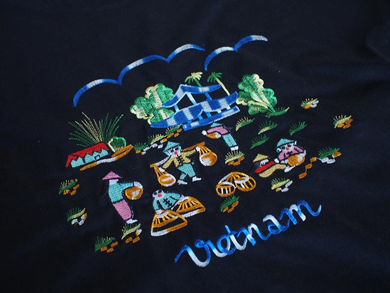 ベトナムお土産のTシャツ（刺繍）