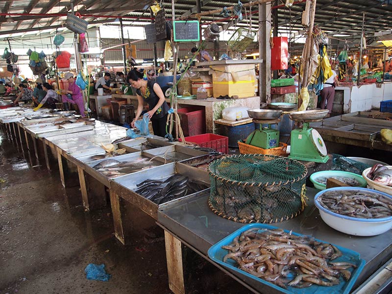 ブンタウ市場の魚売り場