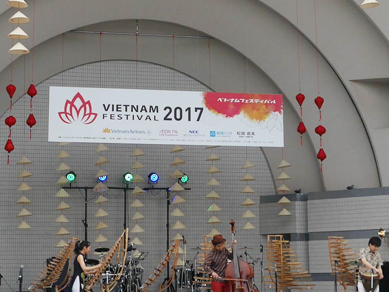 ベトナムフェスティバルのステージ