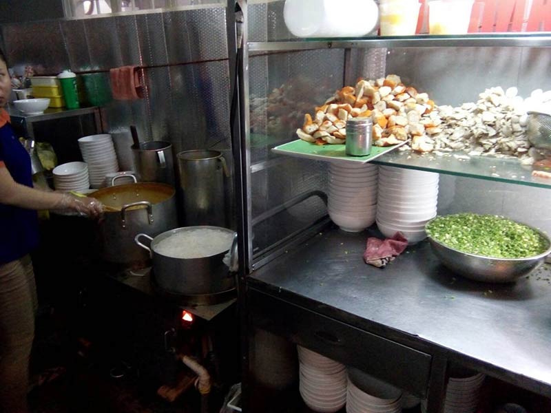 Bánh Canh Cua - Trần Khắc Chânの厨房