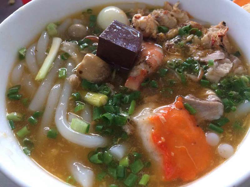 Bánh Canh Cua - Trần Khắc Chânのバンカンクア
