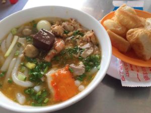Bánh Canh Cua - Trần Khắc Chânのバンカンクア