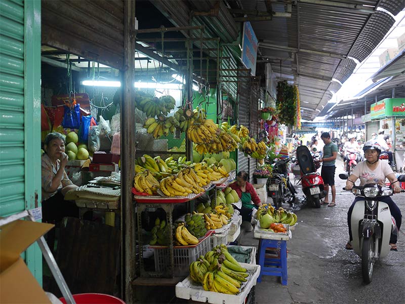 タンディン市場の果物売り場