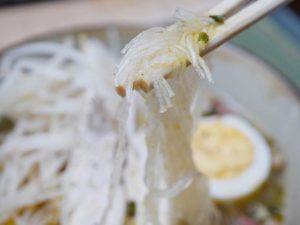 豚と竹の子のミエンの麺
