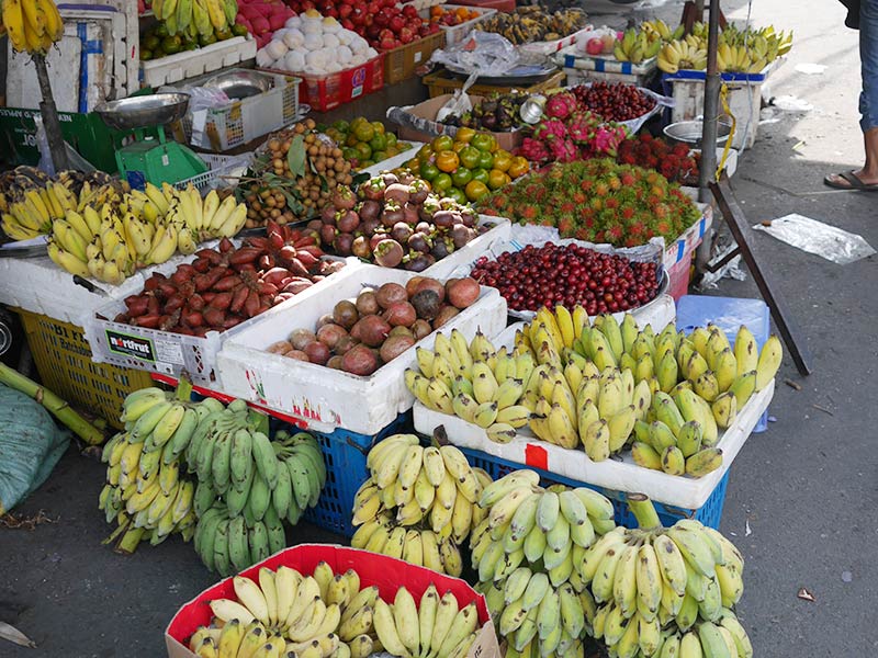 プノンペンの市場の果物売り場