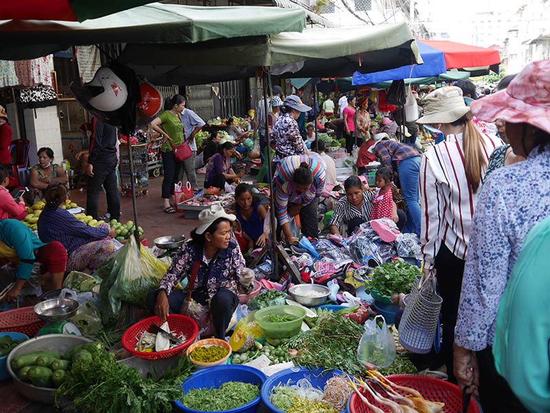 プノンペンの市場の野菜売り場