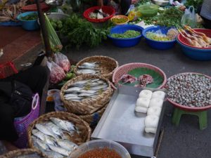 プノンペンの市場の魚売り場