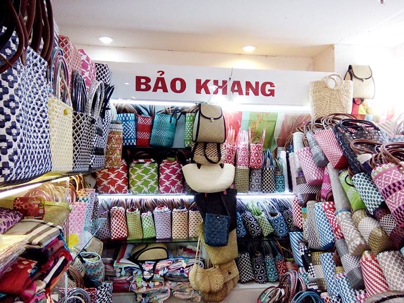 ラッキープラザのプラカゴバッグのお店「BAO KHANG」