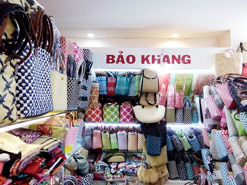 ラッキープラザのプラカゴバッグのお店「BAO KHANG」