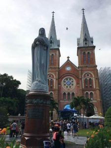 サイゴン大教会　マリア像