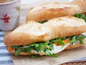 目玉焼きバインミー