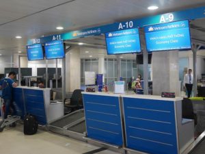 ホーチミン タンソンニャット国内線空港　ベトナム航空カウンター