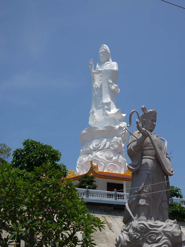 Ho Quoc Pagodaの像