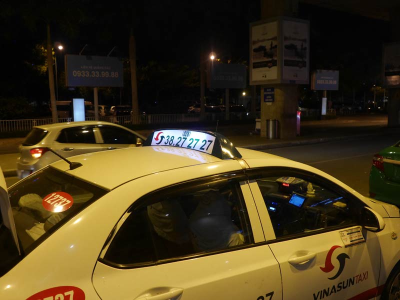 ホーチミン空港の深夜のタクシー（ビナサンタクシー）