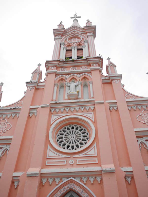 ダナン屈指の写真インスタ映え ピンクの教会のダナン大聖堂