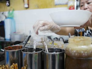 ダナン　コン市場　食堂