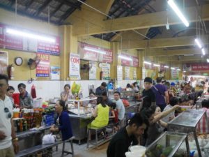 ダナン　コン市場　食堂