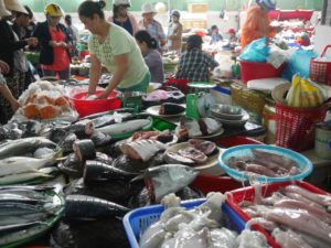ダナン　コン市場魚売り場