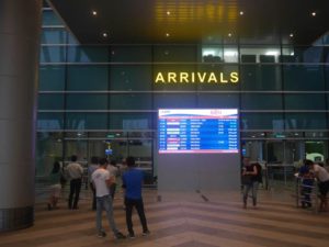 ダナン国際空港の到着出口付近