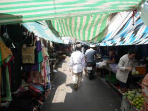 ホーチミン バウセン市場の路地