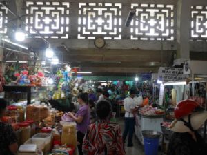 ホアビン市場内