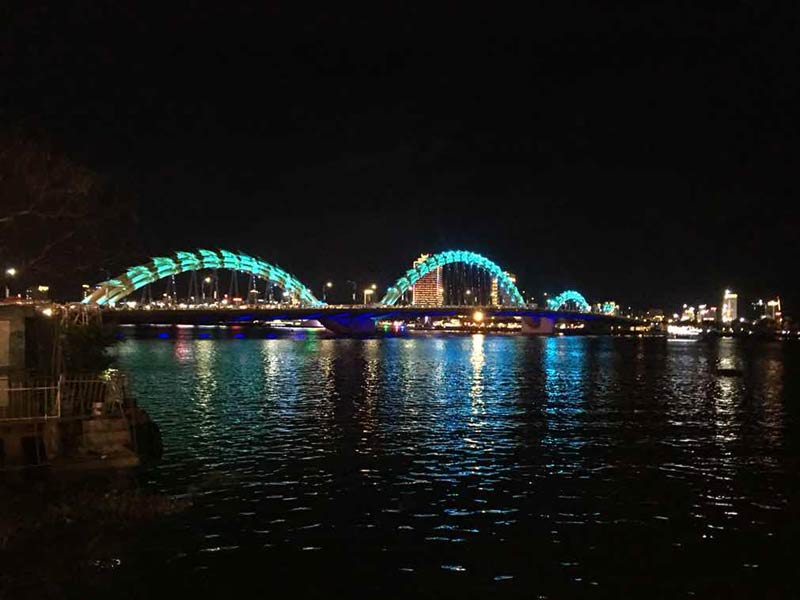 ロン橋の夜景