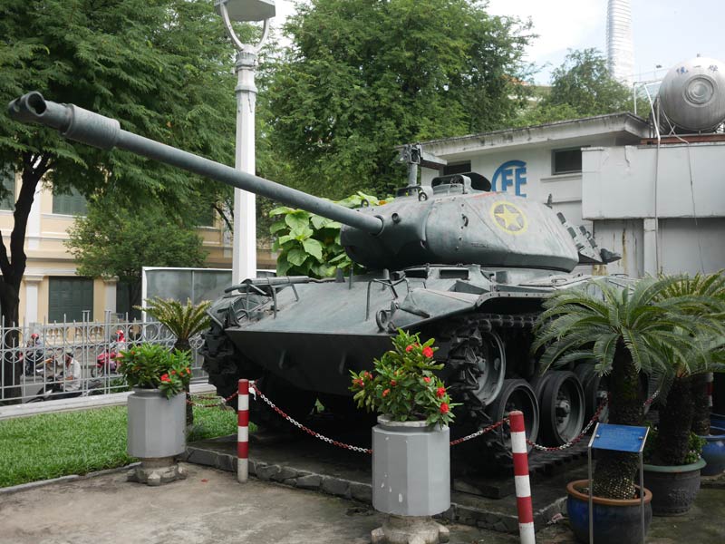 ホーチミン市博物館の庭の展示　戦車