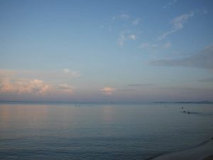 フーコック島の朝の海