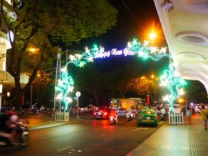 テト前のホーチミンの街並み（ドンコイ通り）