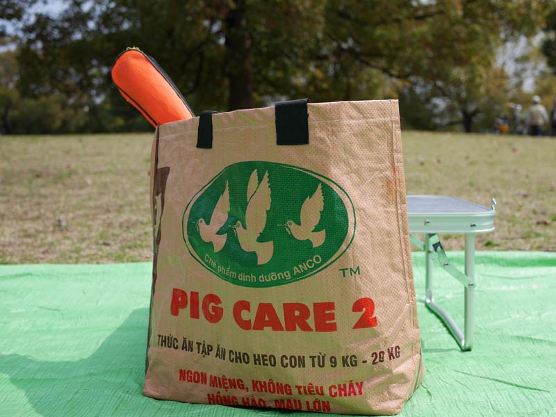 ピクニックに！飼料袋のリメイクバッグ