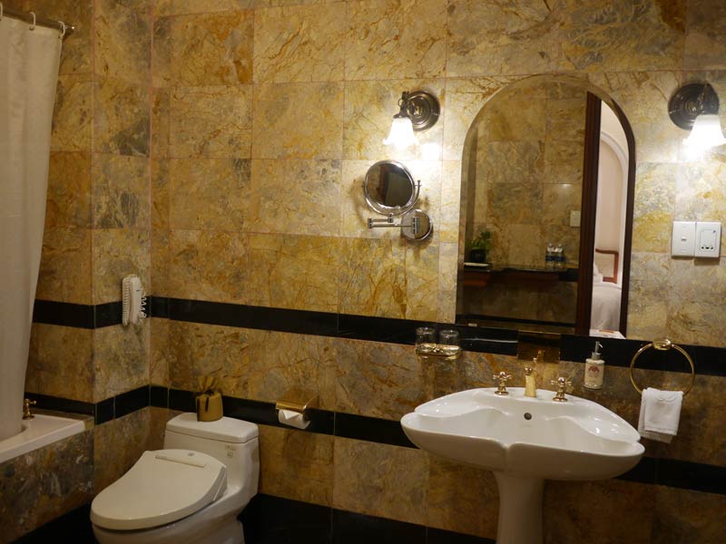 マジェスティックサイゴンのお部屋のトイレ、お風呂