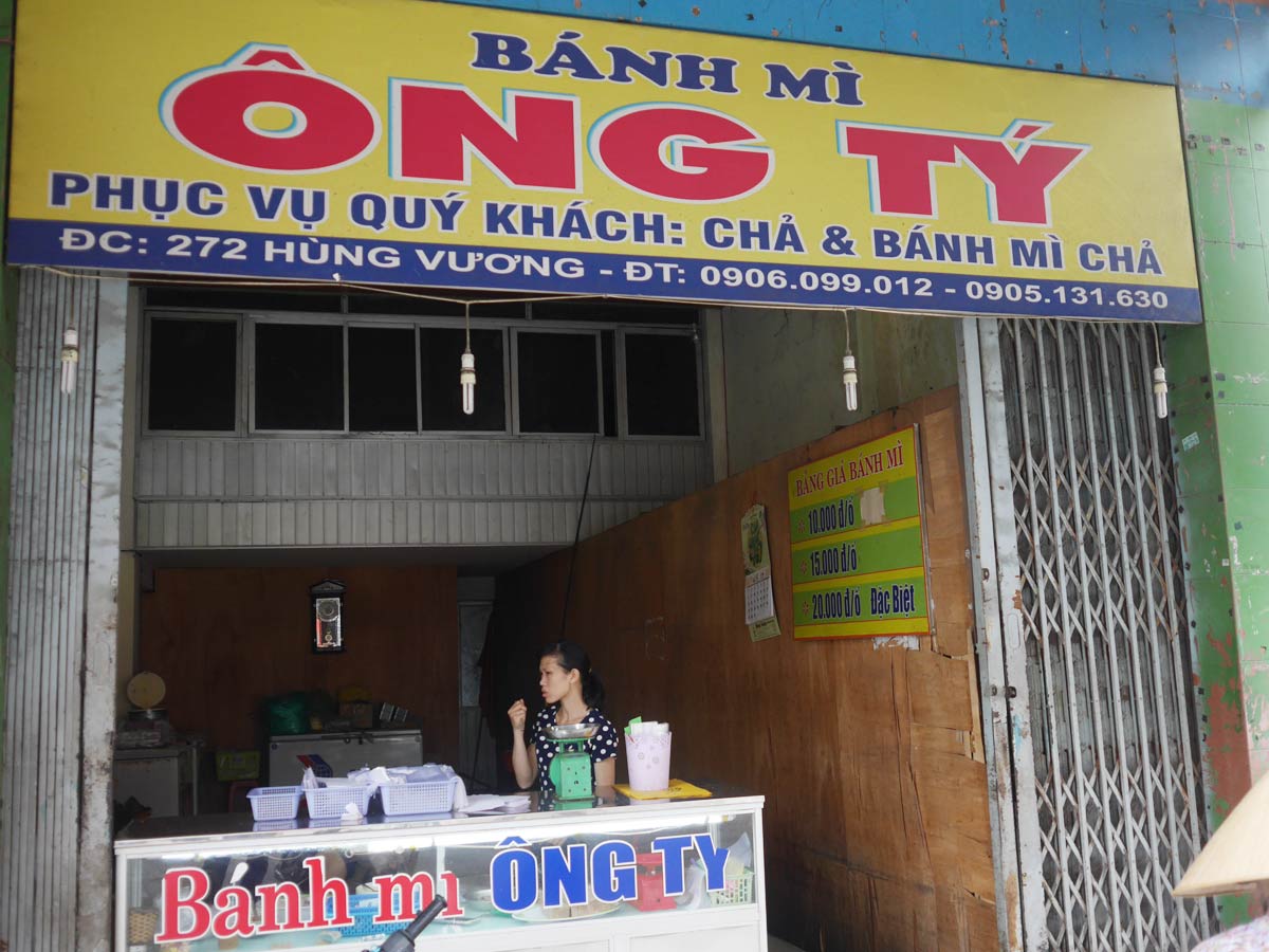 BANH MI ONG TY