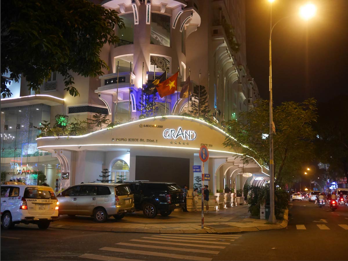 グランドホテルサイゴン、夜の雰囲気
